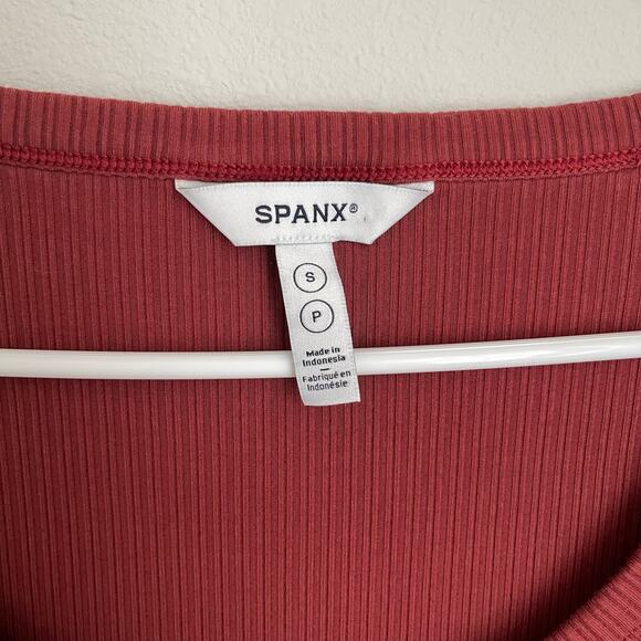 SPANX Red Rib Long Sleeve Scoop Neck Shirt (S) - Picture 3 of 7